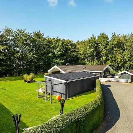 With A Fireplace 01 Ferienhaus *