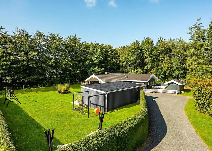 With A Fireplace 01 Ferienhaus *